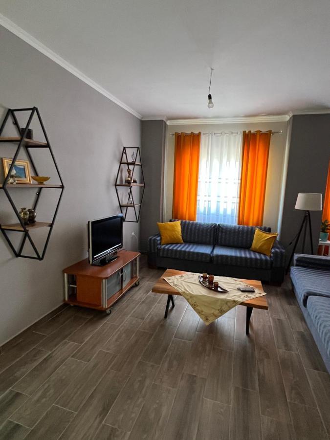 Rent Leilighet *